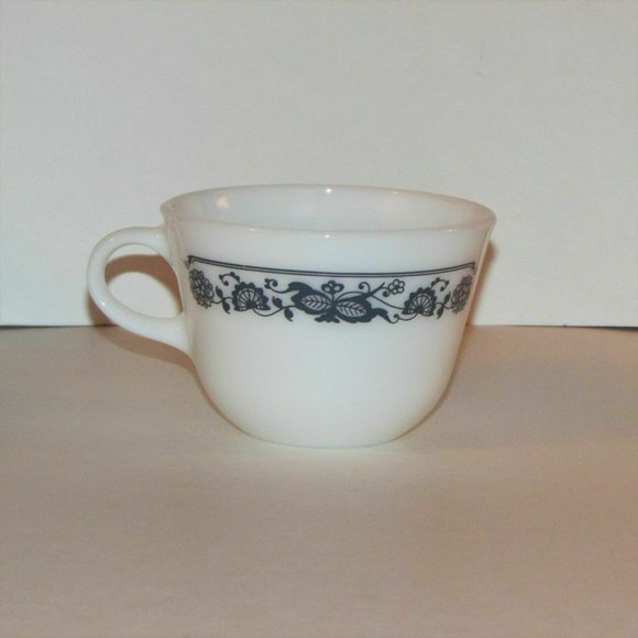 Vintage Pyrex Corning Coffee Cup Old Towne Blue Onion White Glass Teacup - Picture 2 of 5